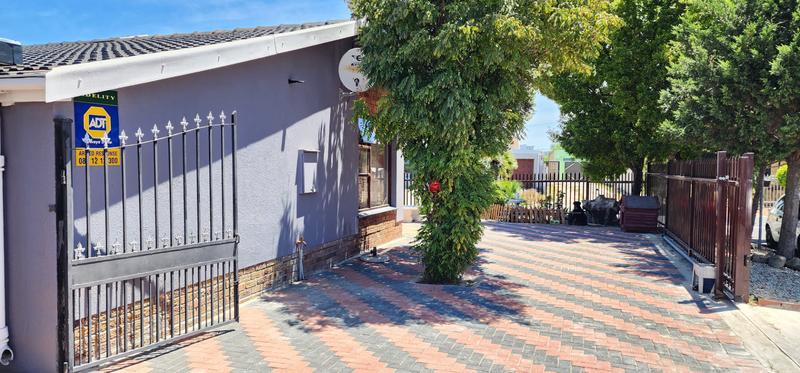 3 Bedroom Property for Sale in Glenhaven Western Cape